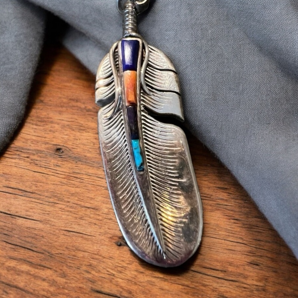 Vintage Christin Wolf feather stone inlay sterling silver pendant. 30+ years old - Picture 12 of 16